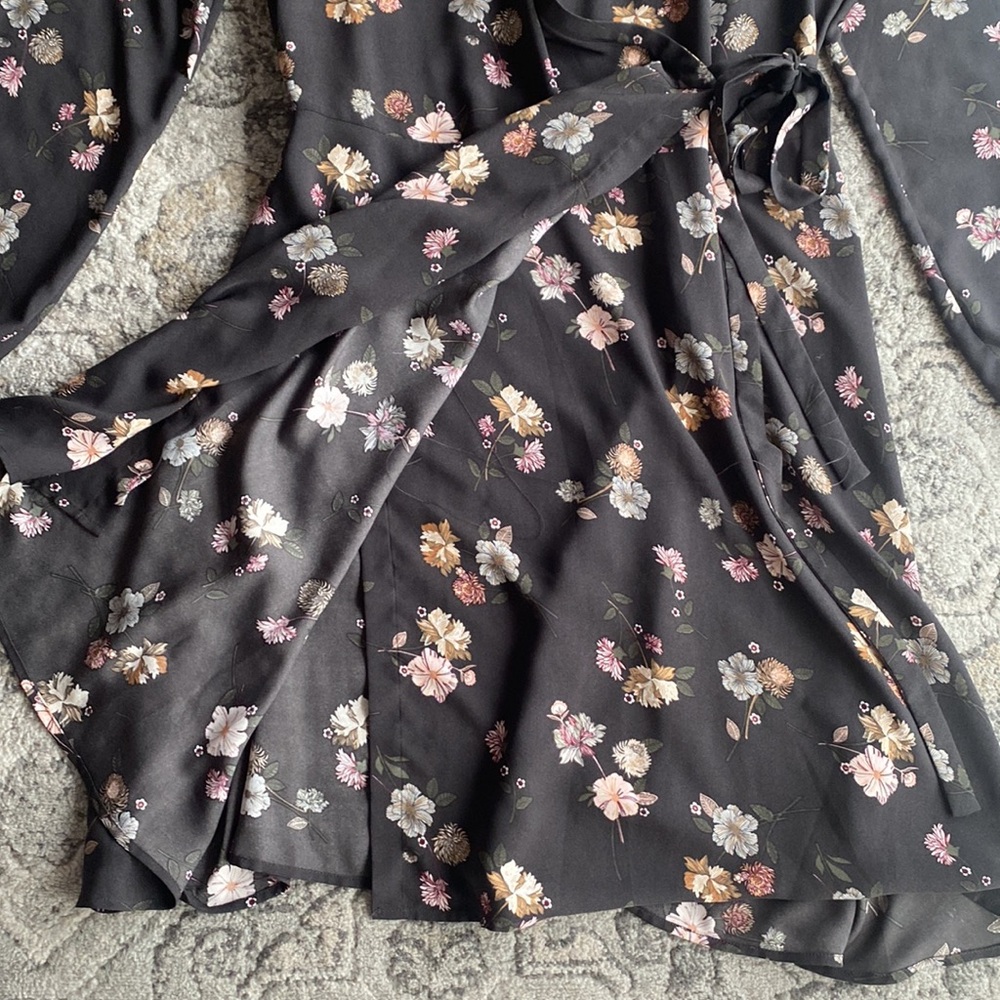 Loft Dress - Picture 3 of 7